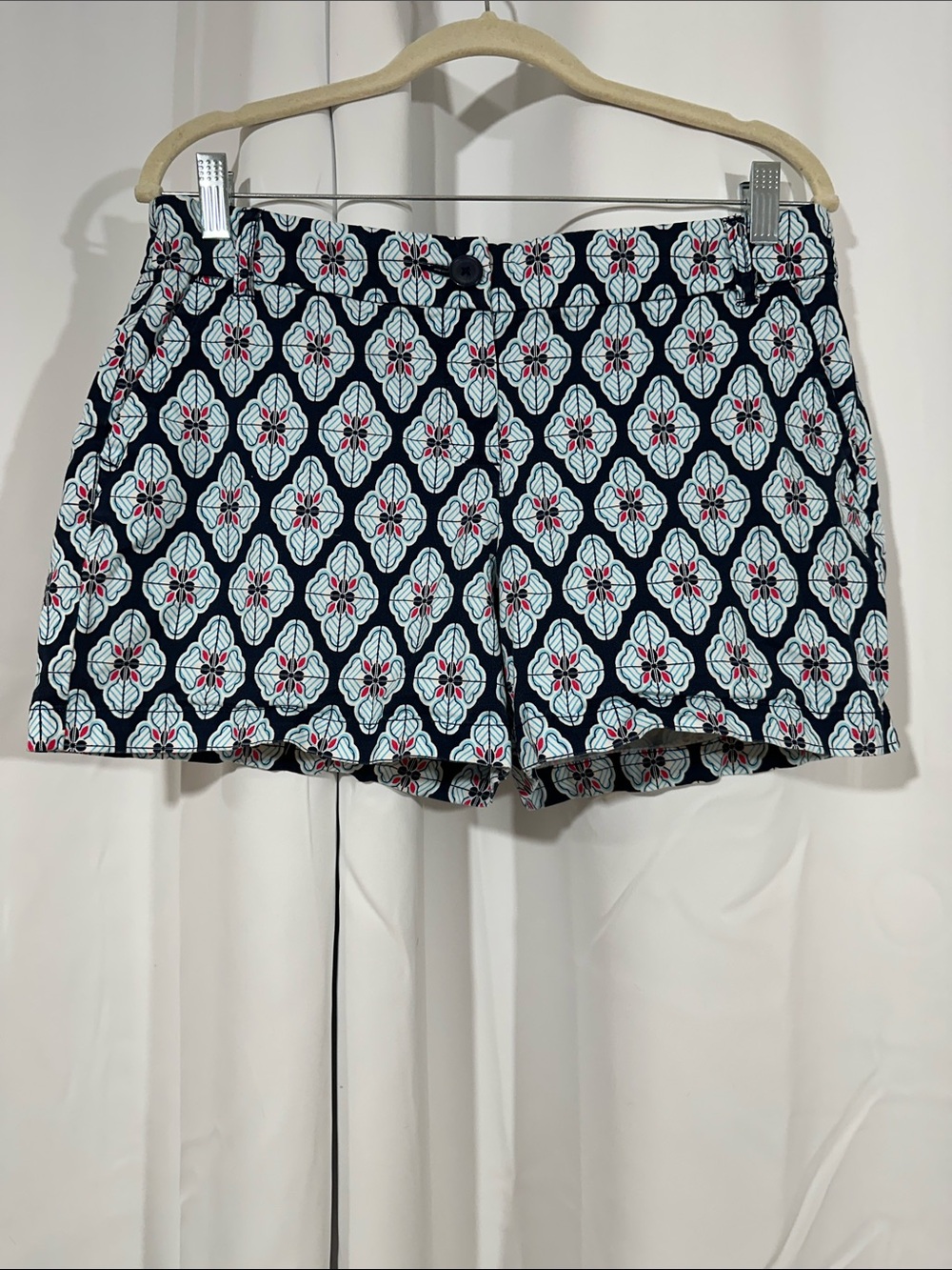 Crown & Ivy Petite Printed Stretch Shorts Size 10P Navy White Pink